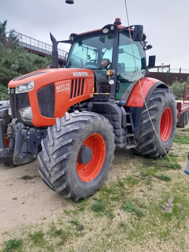 E-FARM: Kubota M7171 - Tractor - id 8E1PBH7 - 40.000 € - Año: 2016 - Horas: 4000,Potencia del motor: 170,Italia