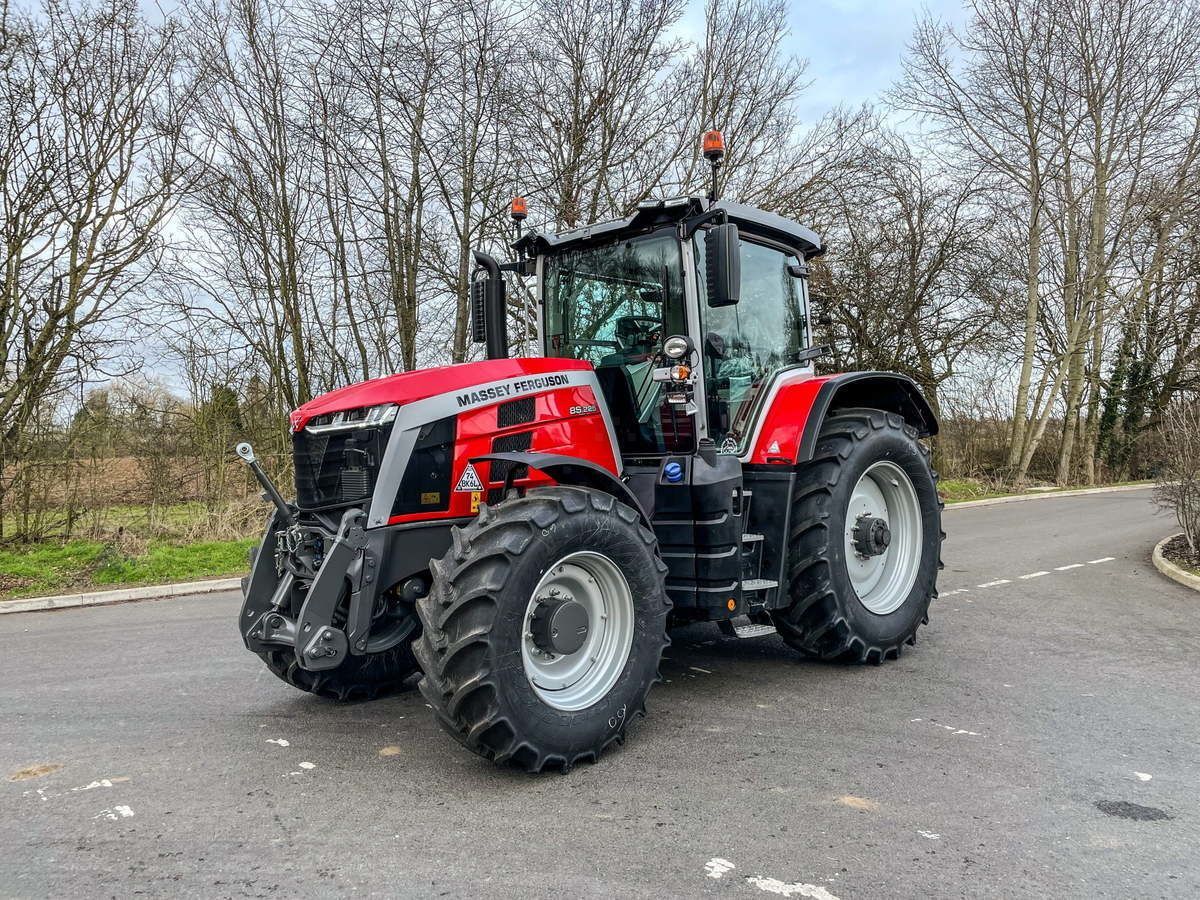 E-FARM: Massey Ferguson 8S.225 - Traktor - id ZKKRLUD - Rok produkcji: 2023 - Zjednoczone Królestwo