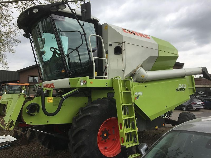 E-FARM: Claas Avero 240 - Mähdrescher - id HZ8IDMU - Deutschland