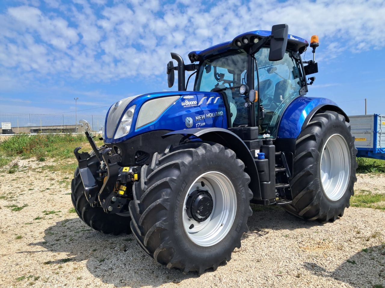 E-FARM: New Holland T7.225 - Traktor - id 9CVGEQL - Baujahr: 2023 - Abgelesene Motorstunden: 2.600,Motorleistung (PS): 180,Italien