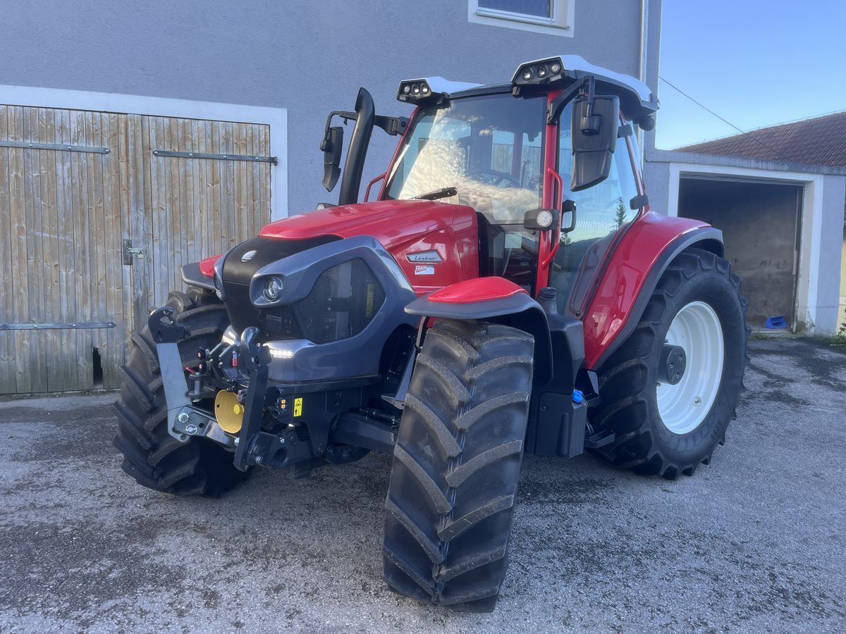 E-FARM: Lindner Lintrac 130 - Tracteur - id STWITFF - 103 250 € - Année: 2023 - Lecture du nombre d'heure: 40,Puissance du moteur (chevaux): 136,Autriche