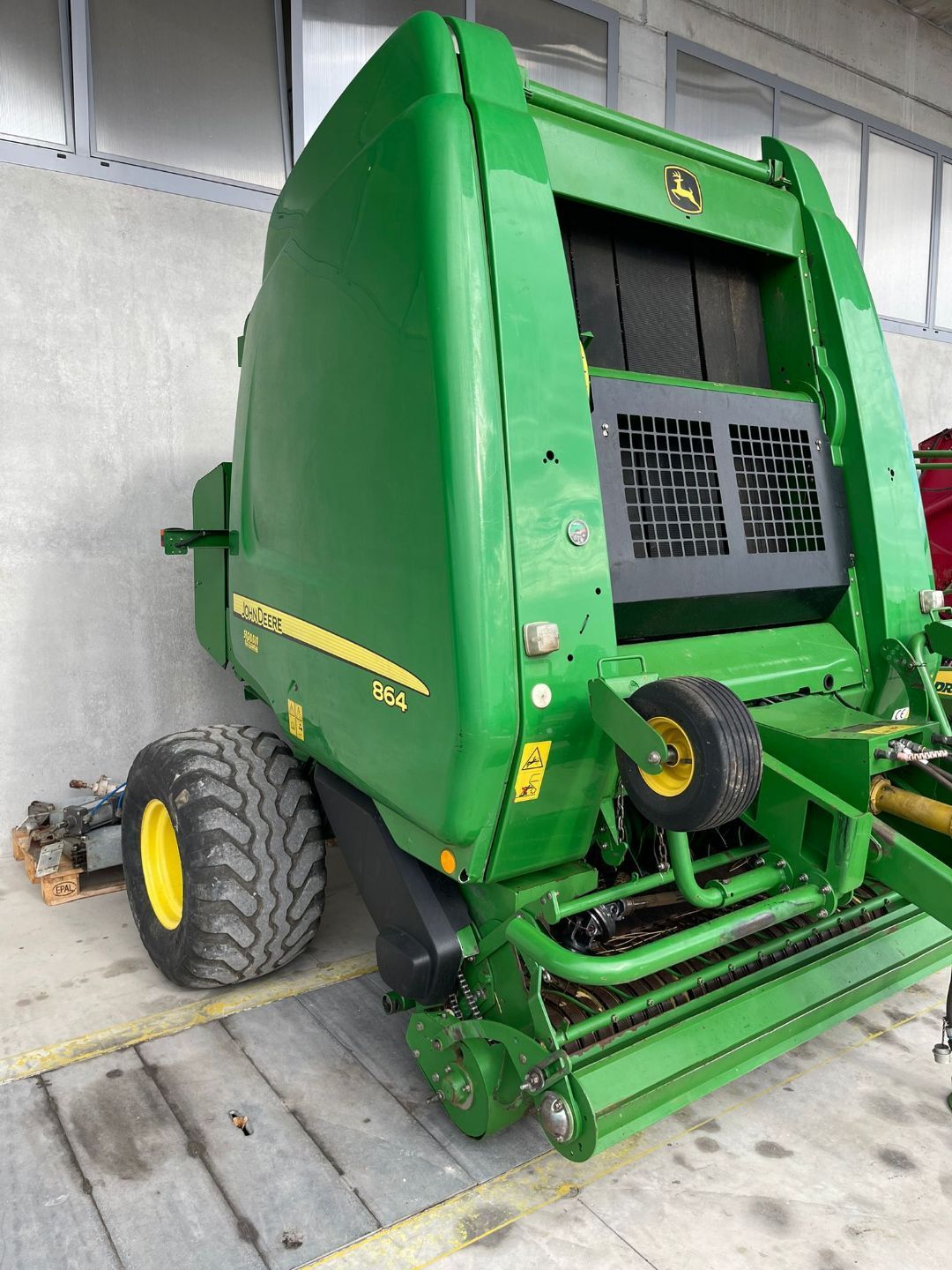 E-FARM: John Deere 864 - Presse à balles - id UCM243X - 18 500 € - Année: 2011 - Balles produites: 22 000,Croatie