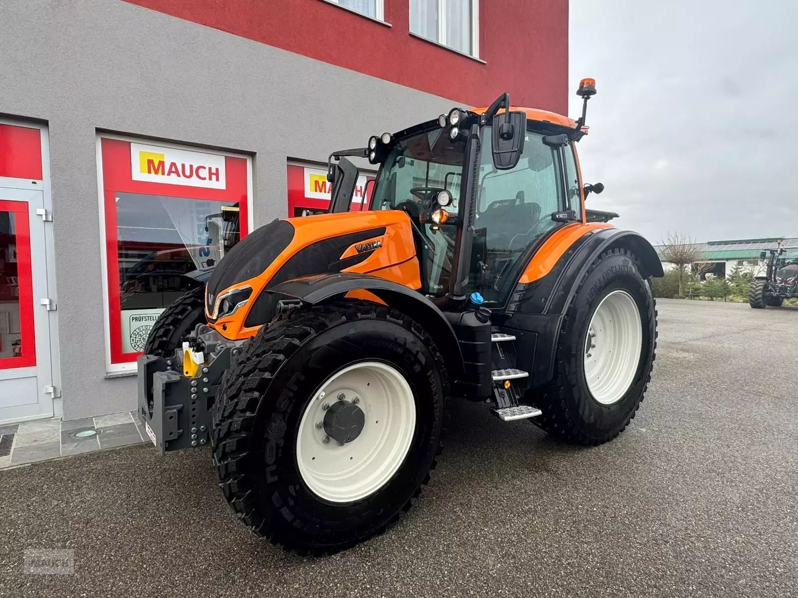 Valtra N 175 Tractor