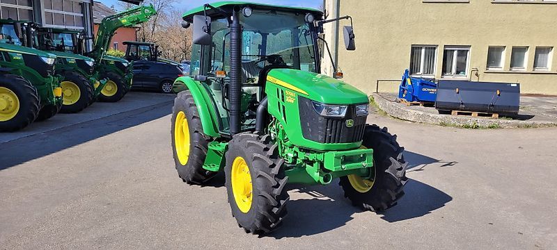 E-FARM: John Deere 5058 E - Traktor - id D5B1DHV - 32.900 € - Baujahr: 2023 - Abgelesene Motorstunden: 10,Motorleistung (PS): 58,Deutschland