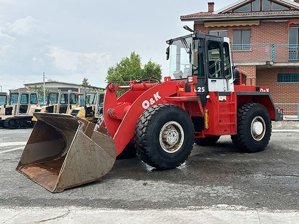 E-FARM: O&K l25b - Chargeuse sur pneus - id FDQ4U3R - 25 000 € - Année: 1996 - Lecture du nombre d'heure: 12 230,Puissance du moteur (chevaux): 152,France