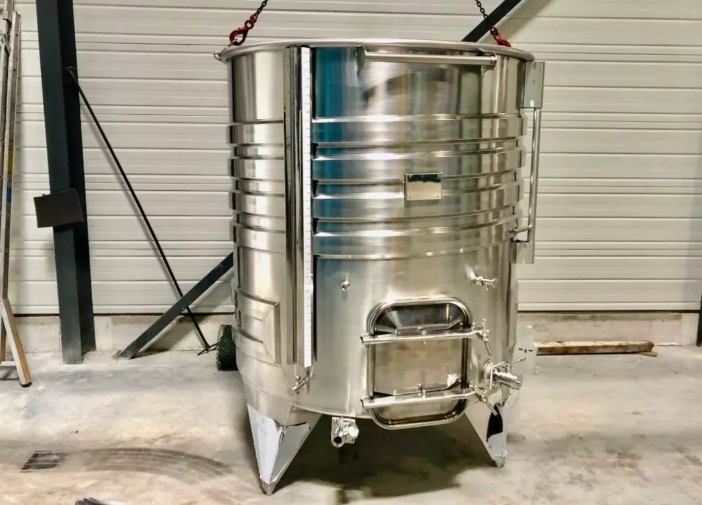 E-FARM: sonstige | cuve inox - chapeau flottant - 23 hl - Matériel pour vergers et vignobles - autres - id EMCLEQM - 6 369 € - Année: 2022 - France