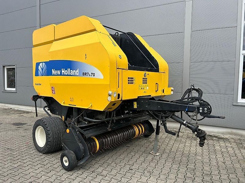 E-FARM: New Holland BR7070 Crop Cutter - Baler - id NFLGXKB - €15,000 - Year of construction: 2009 - Germany