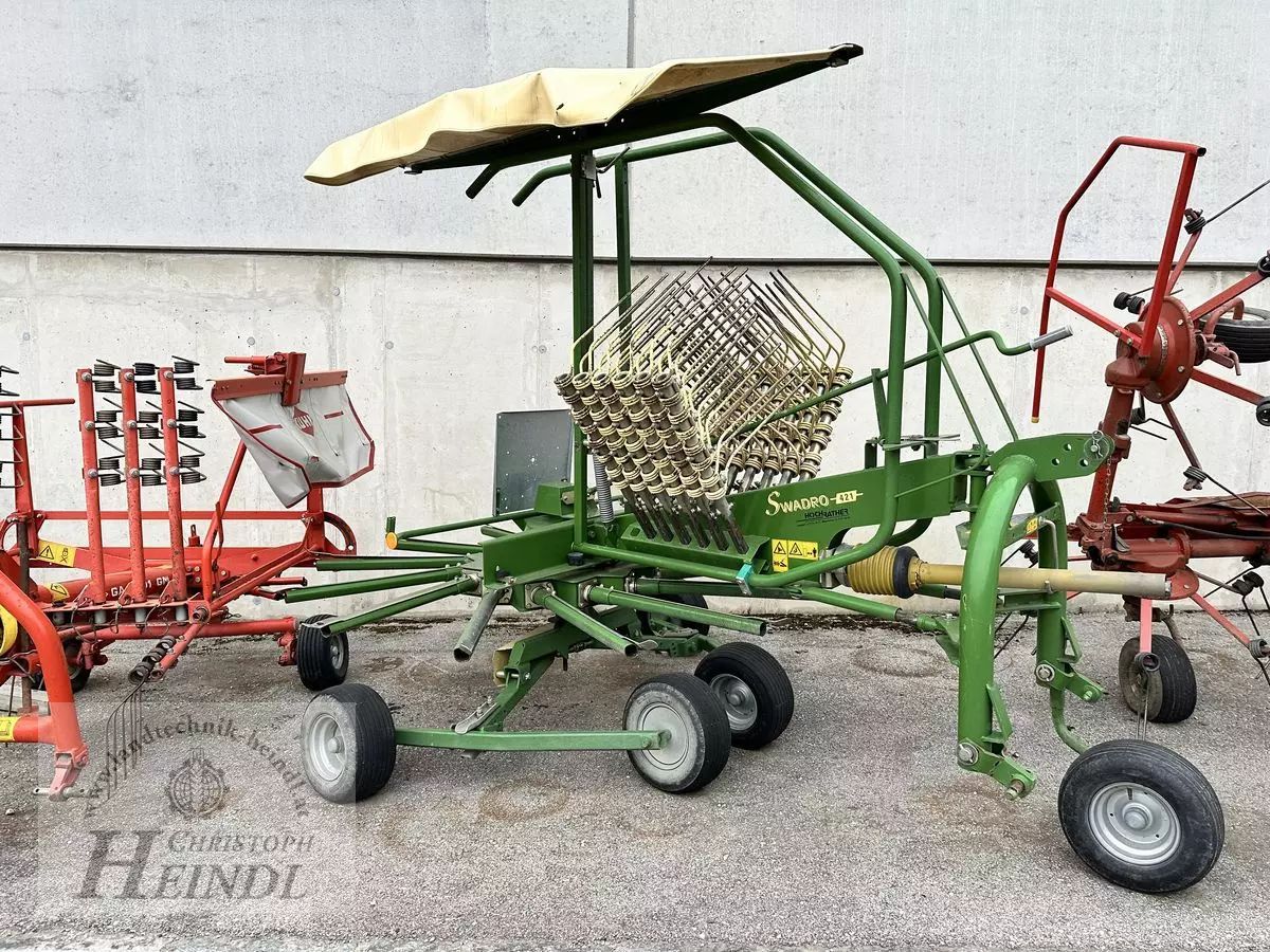E-FARM: Krone swadro 421 - Rendsodró - id NSHKLRX - 6186 EUR - Gyártási év: 2000 - Ausztria