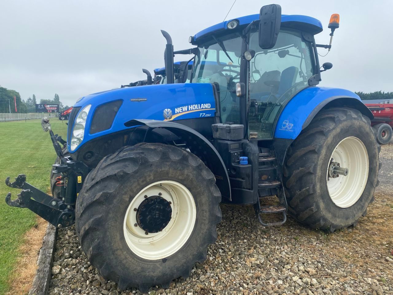 E-FARM: New Holland T7.250 - Tractor - id SVJWQNA - 63.750 € - Año: 2014 - Horas: 6750,Potencia del motor: 250,Francia