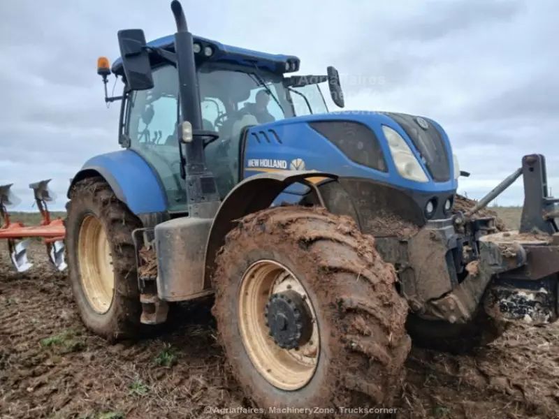 New Holland T7.215 S Трактор 72 000 €