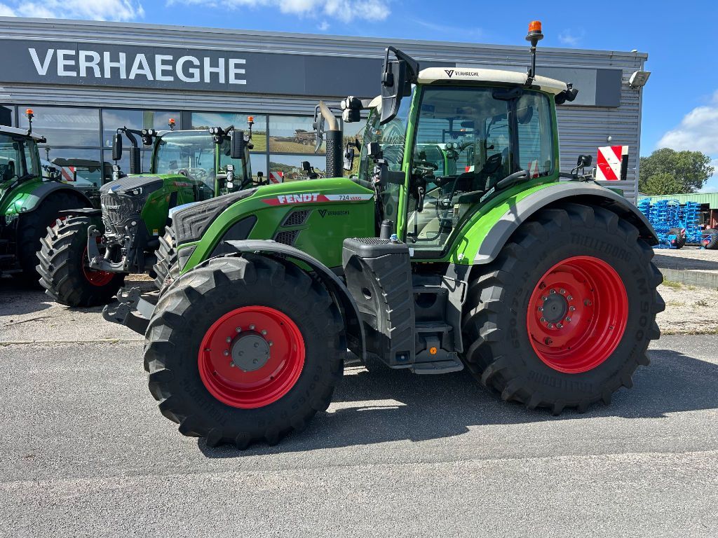 E-FARM: Fendt 724 Vario - Tracteur - id 9VQ1SDX - 138 000 € - Année: 2021 - Lecture du nombre d'heure: 4 500,Puissance du moteur (chevaux): 240,France