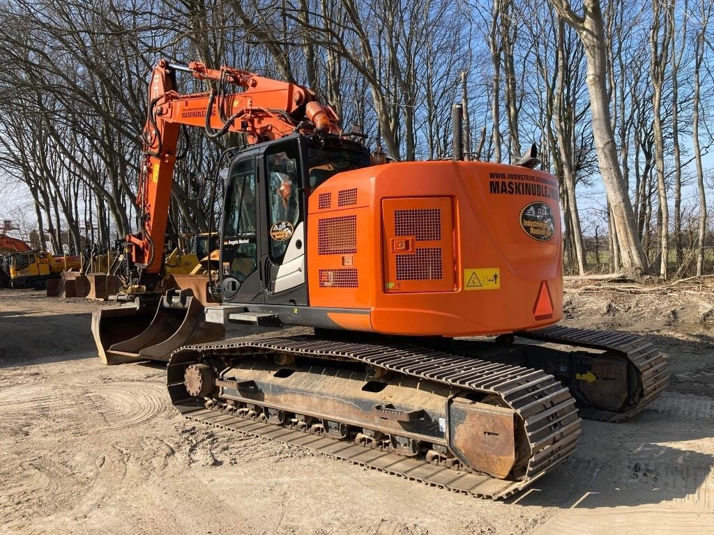 Hitachi zx 225 us lc-6 Koparka gąsienicowa 80 290 €