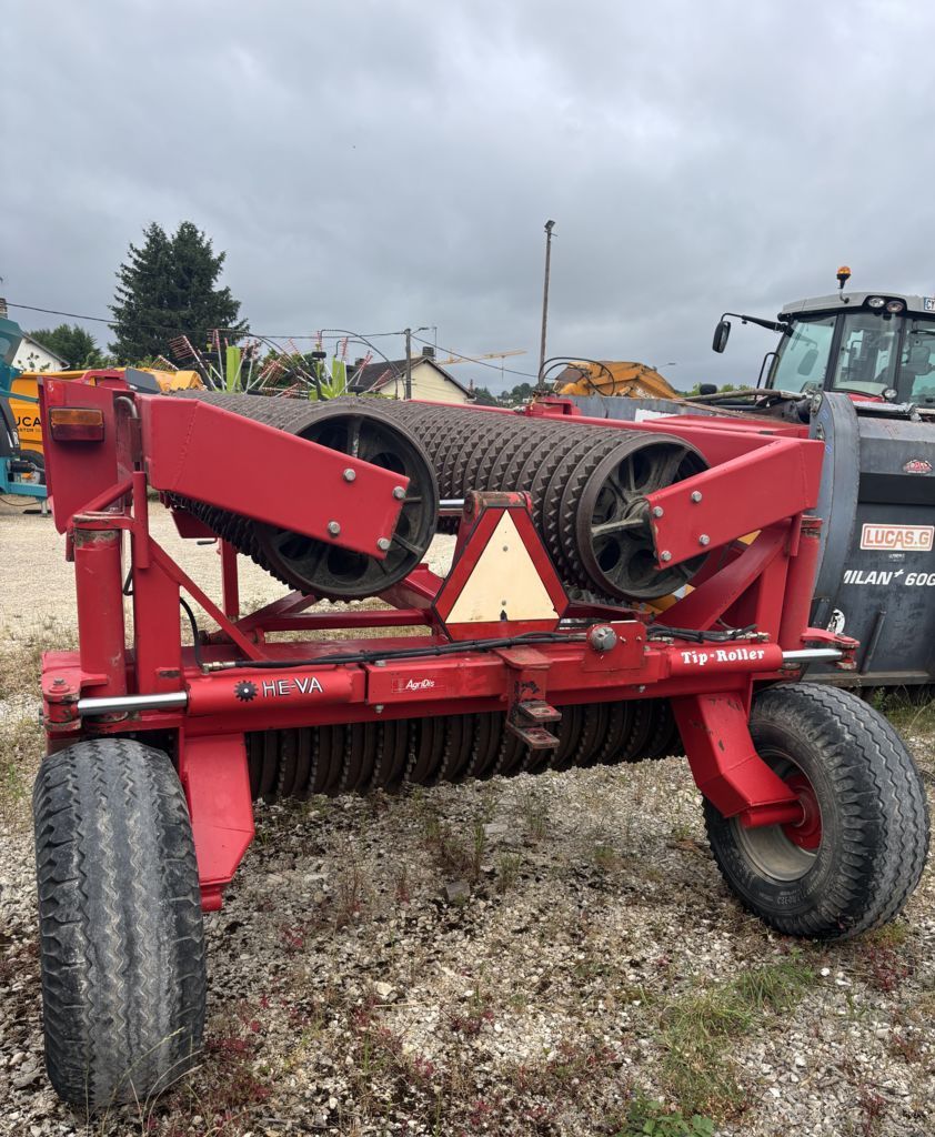 HE-VA tip roller 8.20m Prasy i wały 8500 €