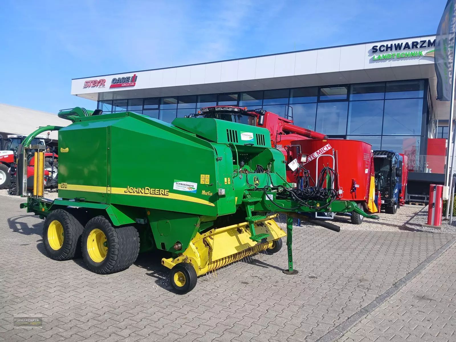 E-FARM: John Deere 678 - Baler - id EBVXEFB - €14,071 - Year of construction: 2004 - Austria