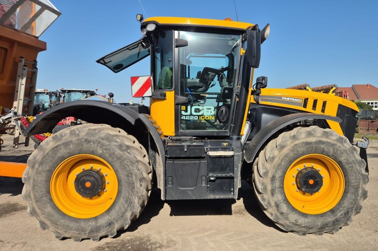 JCB Fastrac 4220 iCON Traktor 140.000 €