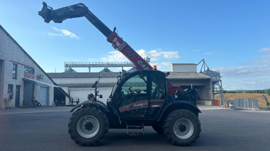 E-FARM: Case IH farmlift 742 - Chargeur télescopique  - id LQHBSJX - 85 000 € - Année: 2022 - Lecture du nombre d'heure: 1 100,France