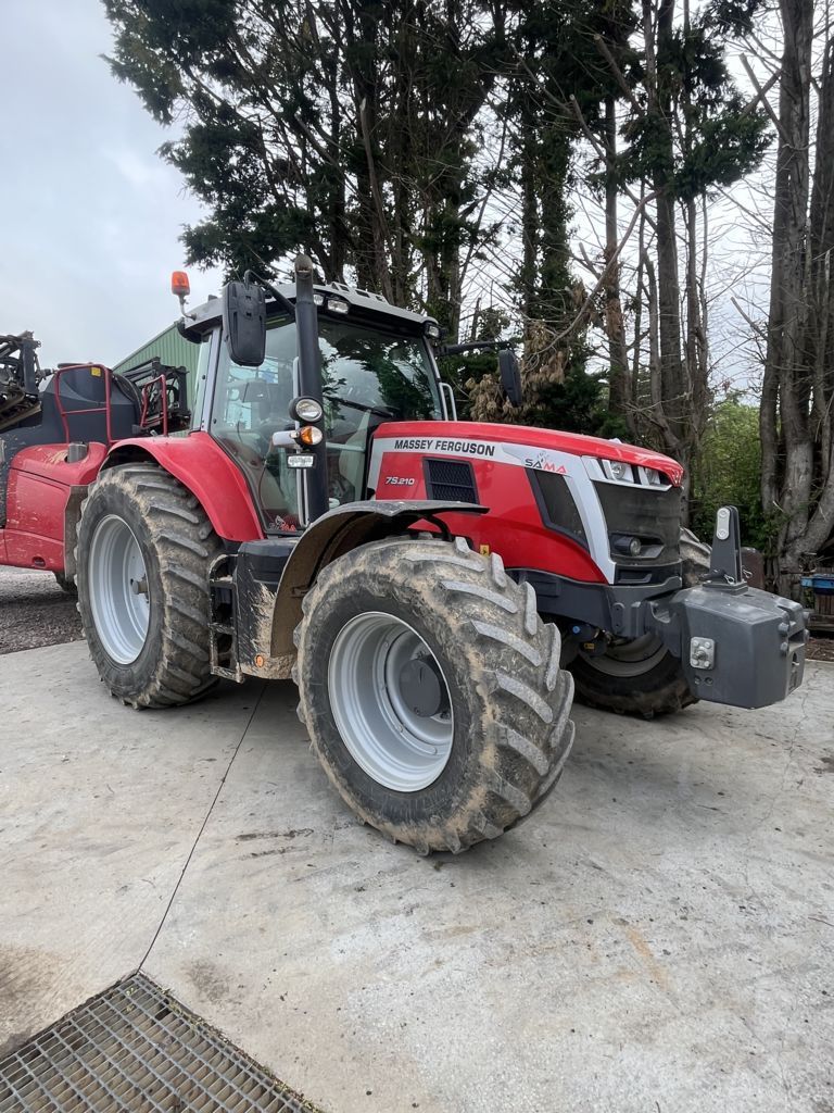 Massey Ferguson 7S.210 Traktor