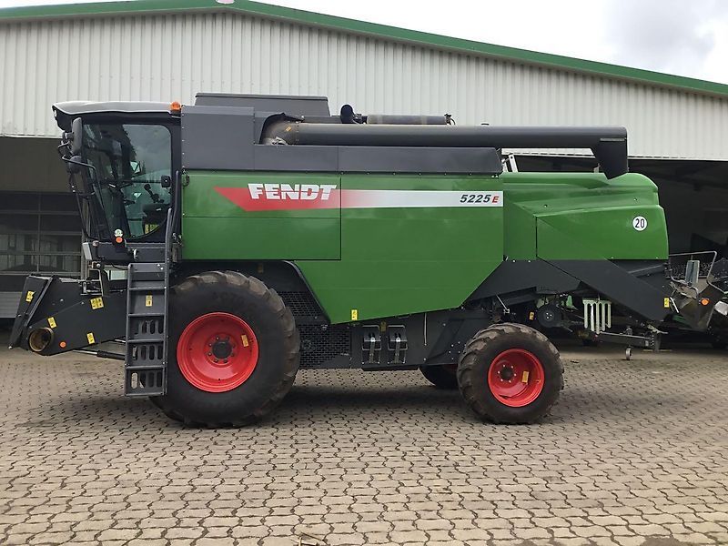 E-FARM: Fendt 5225 E - Kombajn zbożowy - id IJYHHRP - 98 500 € - Rok produkcji: 2017 - Motogodziny: 355,Moc silnika: 224,Niemcy