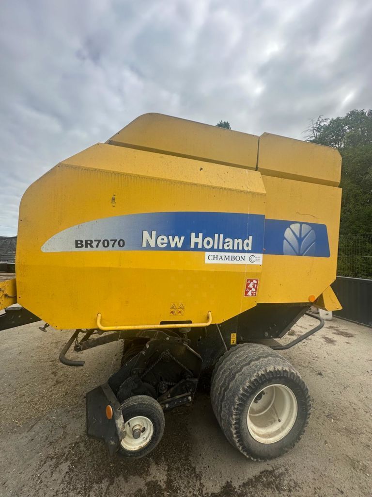 New Holland T 7070 Presă de balotat 6.000 EUR