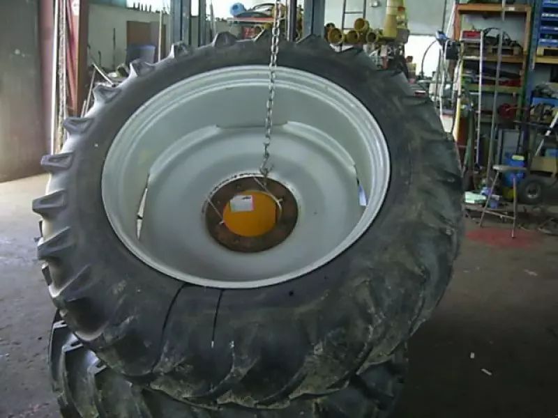E-FARM: VREDESTEIN traktorräder od. güllefass 13,6-36 - Räder und Raupenlaufwerk - id VDQHVJI - Österreich