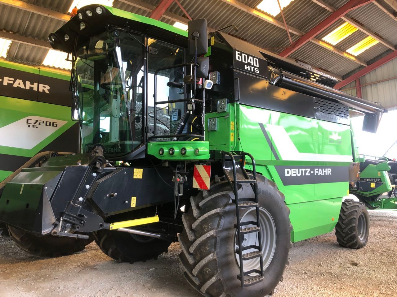 E-FARM: Deutz-Fahr 6040 HTS - Kombajn zbożowy - id JZLDJIZ - 115 000 € - Rok produkcji: 2014 - Motogodziny: 730,Francja