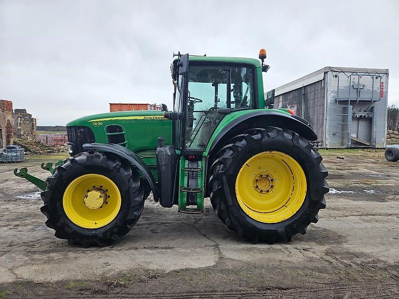 John Deere 7430 Premium Tractor €44,748