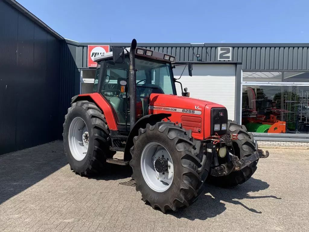 Massey Ferguson 6255 Traktor