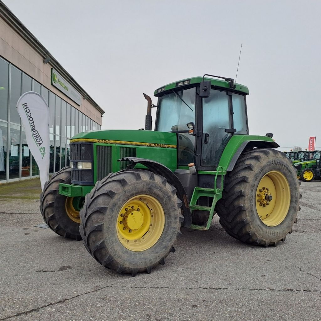 John Deere 7700 tractor €25,000