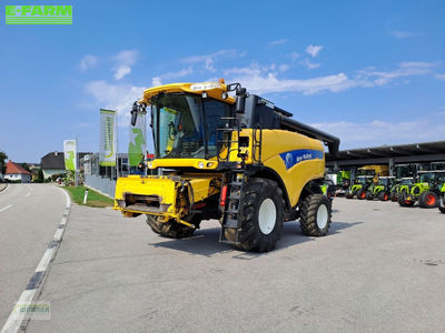 E-FARM: New Holland CX 8050 - Combine harvester - id 73MA8N1 - €120,833 - Year of construction: 2010 - Engine hours: 3,597,Engine power (HP): 327,Austria