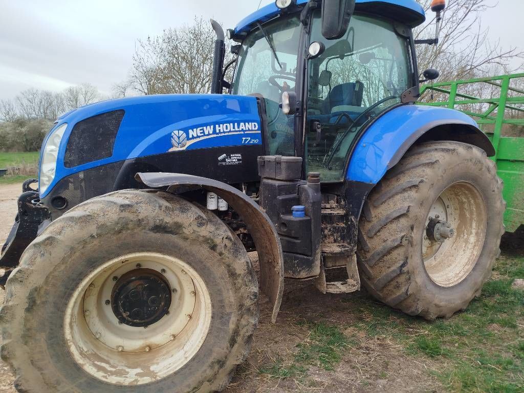 E-FARM: New Holland T7.210 - Трактор - id HWJLBLR - 57 000 € - Година на построяване: 2015 - Мощност на двигателя (HP): 180,Франция