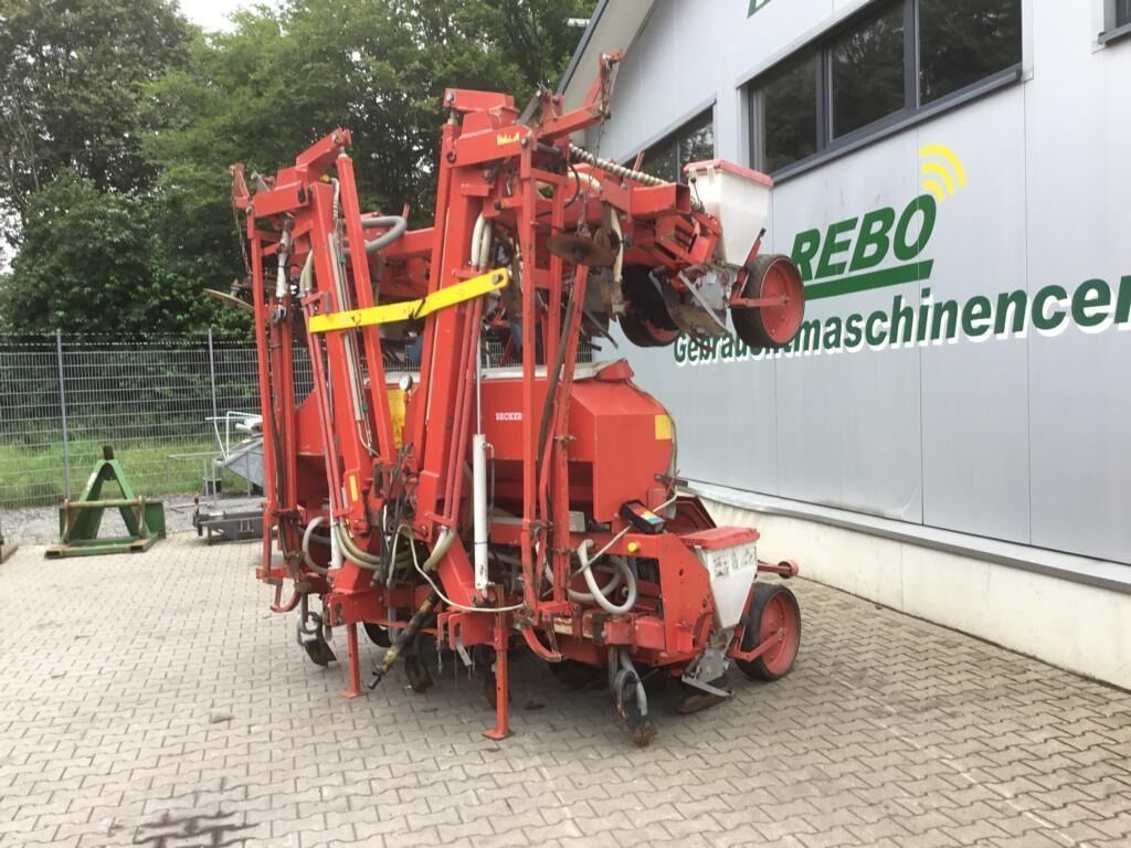 E-FARM: Becker aeromat 8 s - Precision drill - id 7REECFX - €7,500 - Year of construction: 2011 - Germany