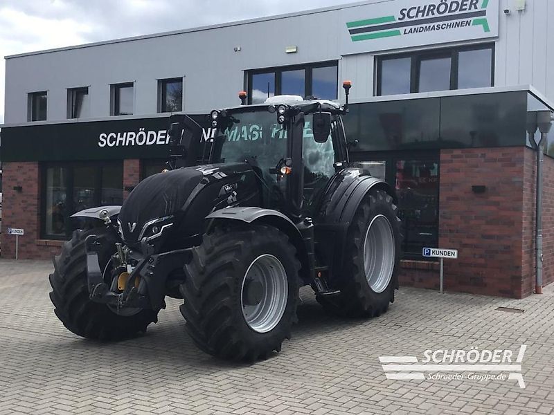 E-FARM: Valtra T215D - Traktor - id AT2GIUS - 129.500 € - Baujahr: 2023 - Abgelesene Motorstunden: 883,Motorleistung (PS): 235,Deutschland