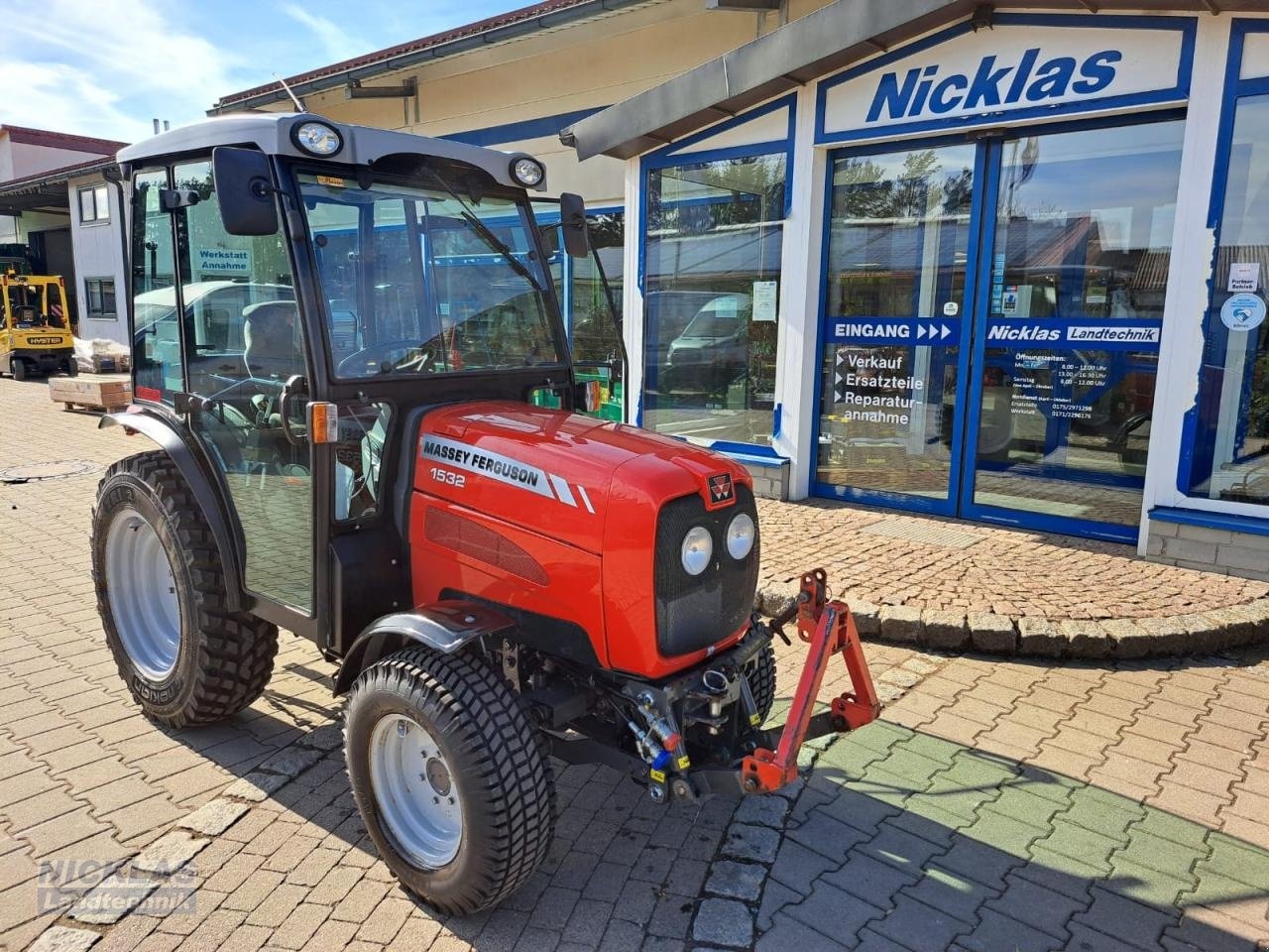 Massey Ferguson 1532 tractor €23,445