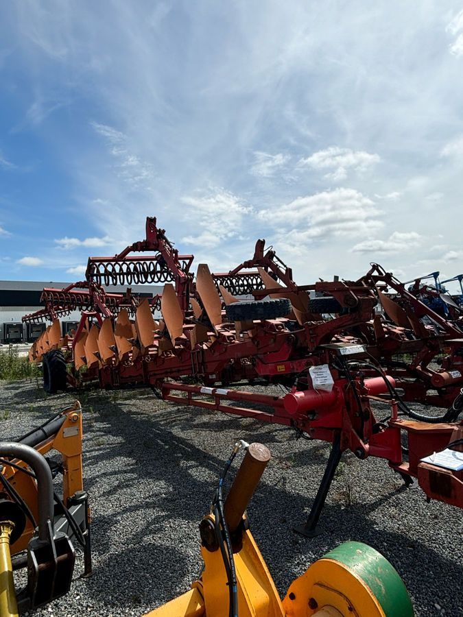 E-FARM: GREGOIRE BESSON 12 corps rouleaux spslb9 - Charrue - id WEYTCHW - 21 500 € - Année: 2002 - France