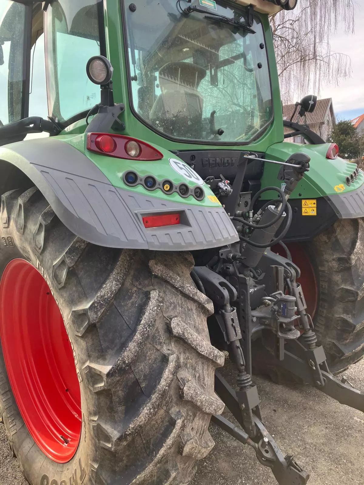 E-FARM: Fendt 513 Vario - Tractor - id NHVHBP4 - 90.000 EUR - Anul: 2016 - Citeste ore: 2.650,Muterea motorului: 150,Germania