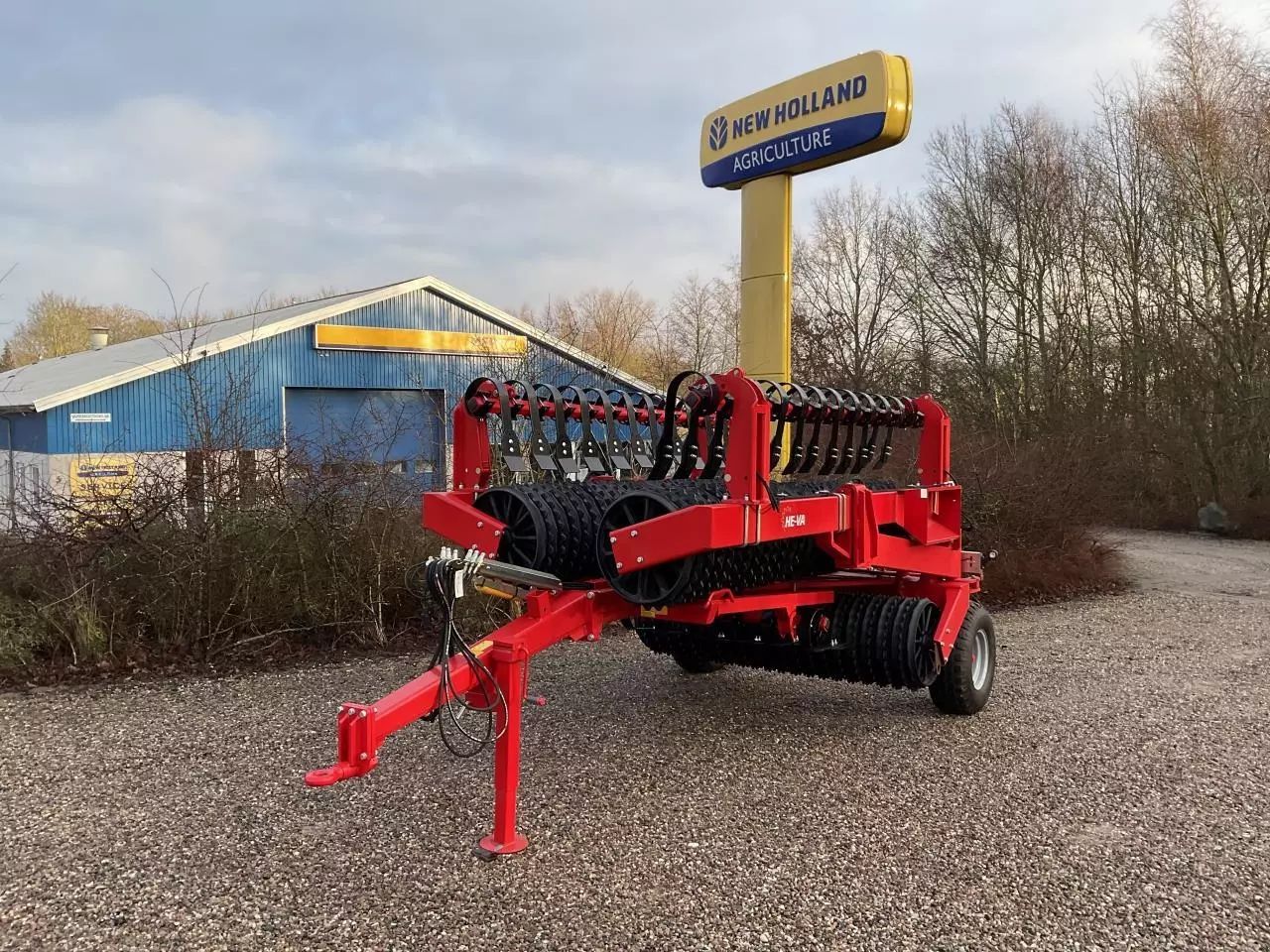 HE-VA tip-roller 8,2 m Prasy i wały 28 073 €