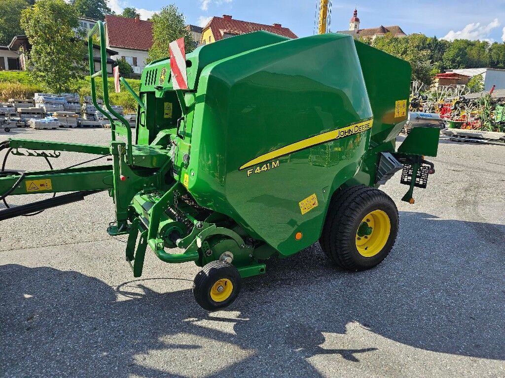 John Deere F441M Baler €20,900