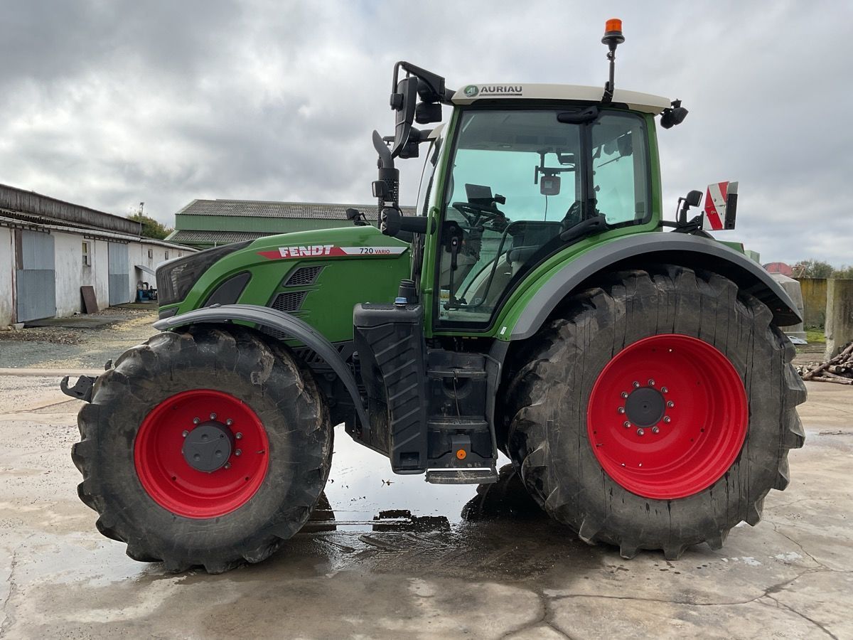 Fendt 720 Vario Tractor €142,000