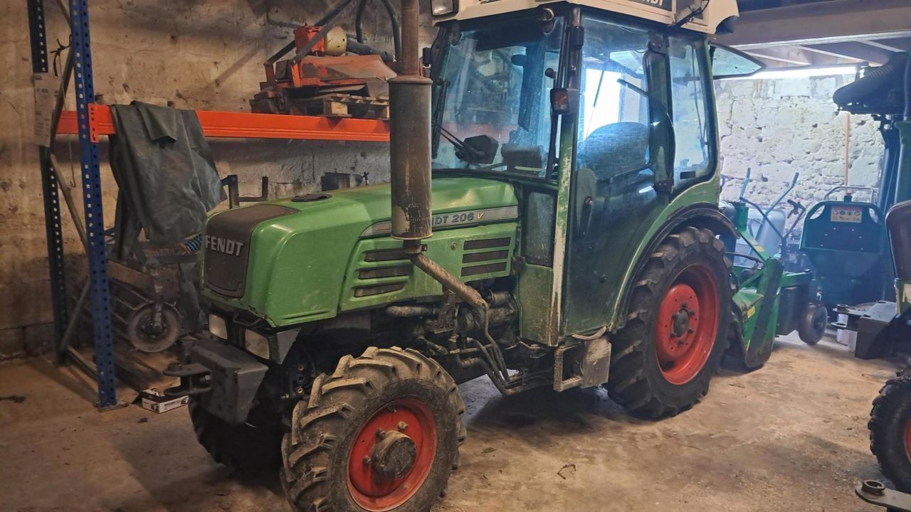 E-FARM: Fendt 206 V - Tractor - id I5D5N9Y - Year of construction: 2008 - Engine hours: 8,932,Engine power (HP): 65,France