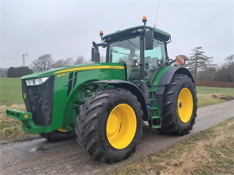 E-FARM: John Deere 8370 R - Traktor - id XZF5LZU - 214.228 € - Baujahr: 2020 - Abgelesene Motorstunden: 3.000,Dänemark