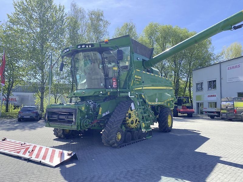 John Deere T 670i Combine harvester €189,000