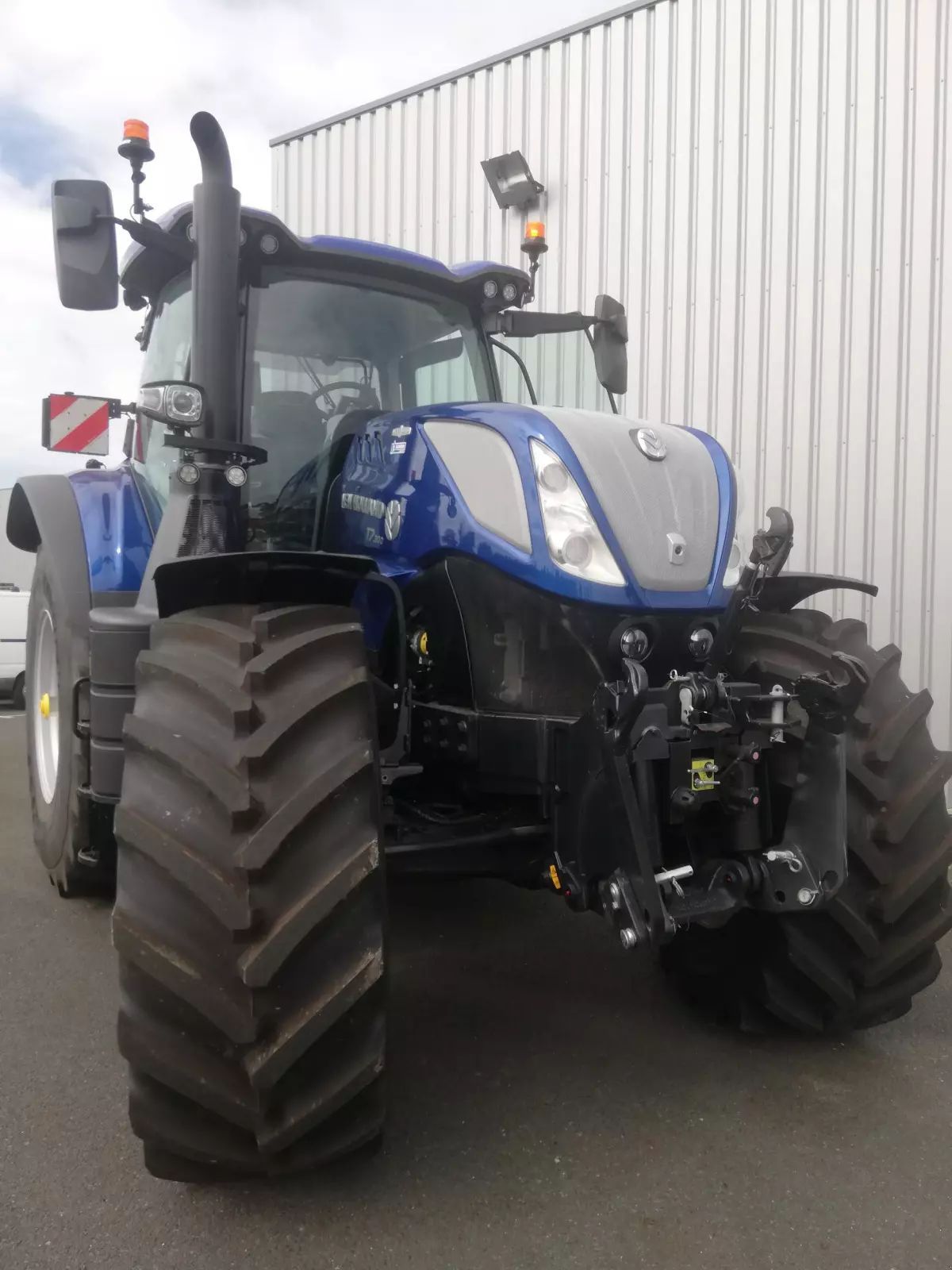 New Holland T7.300 AC Tractor €212,900