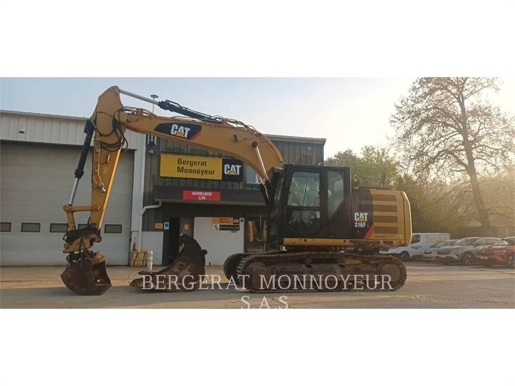 E-FARM: Caterpillar 316f - Escavatore cingolato - id XME2IX2 - 83.000 € - Anno di costruzione: 2019 - Francia