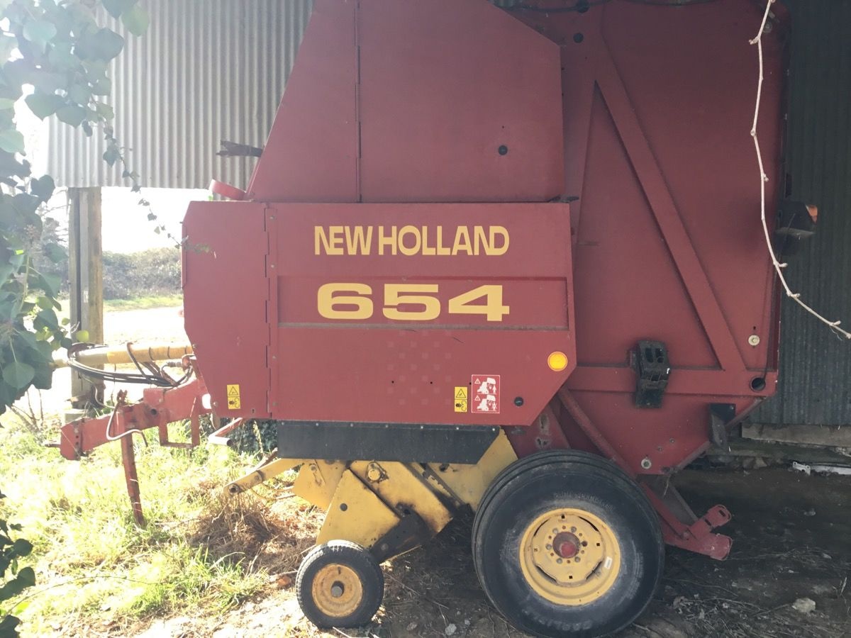 New Holland 654 baler €3,700