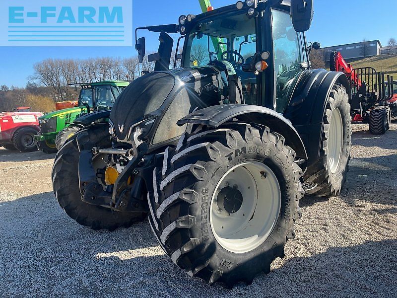 Valtra n 174d mit rüfa Tractor
