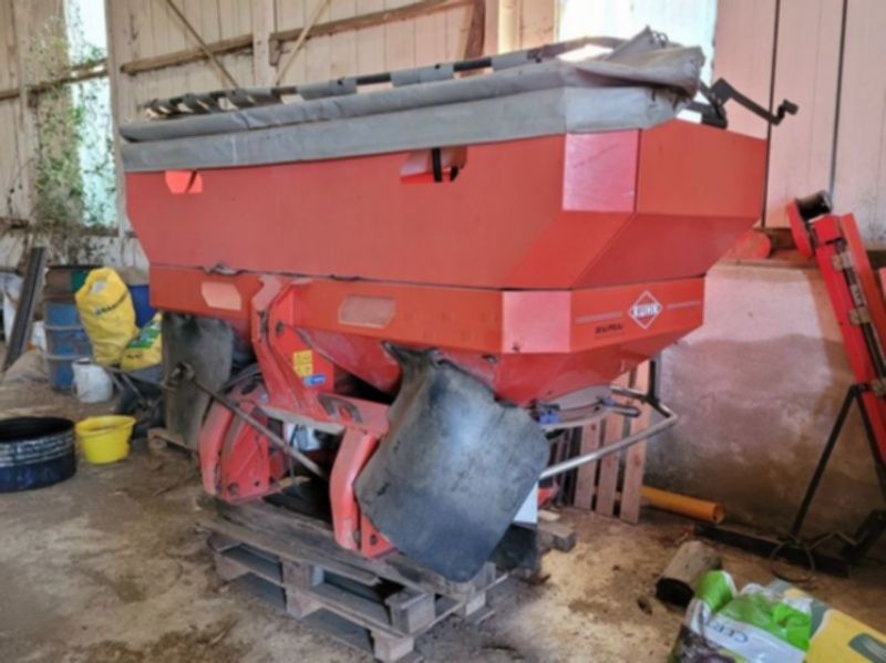 E-FARM: Kuhn axis 40.1 - Esparcidor de abono - id 2EVSGPW - 6500 € - Año: 2008 - Francia