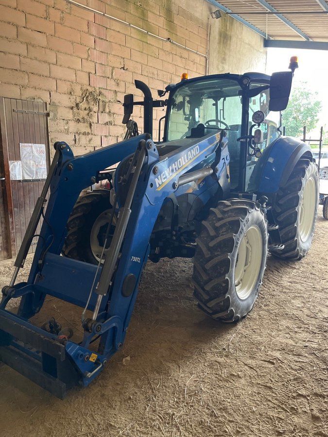 E-FARM: New Holland T5.110 - Tractor - id U4C1JTL - Year of construction: 2018 - Engine hours: 2,330,Engine power (HP): 110,France