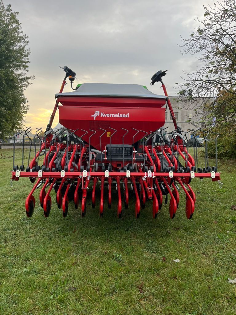 E-FARM: Kverneland dl4 m-32 cx - Drillmaschine - id W3YSERB - 21.500 € - Baujahr: 2023 - Italien