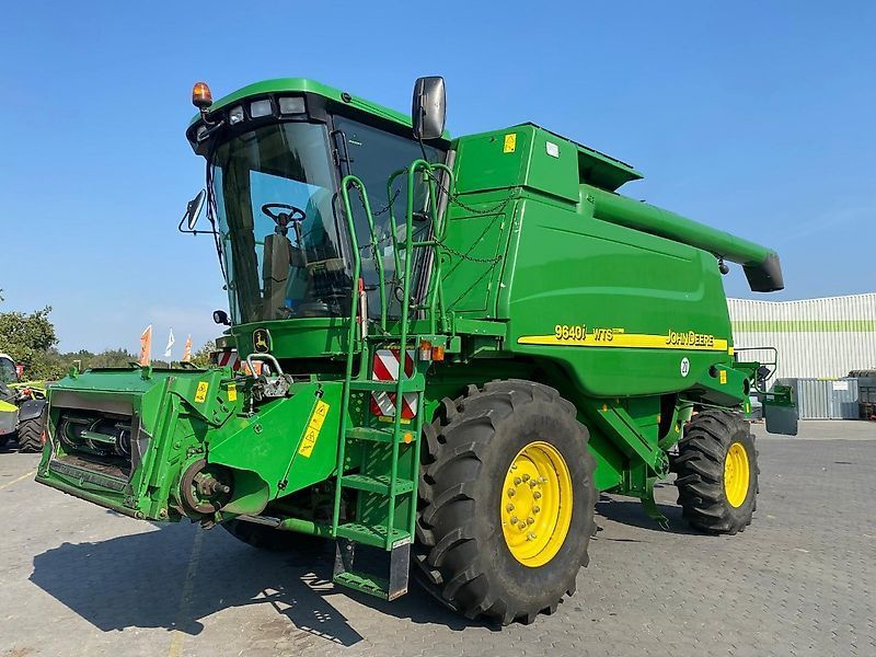 E-FARM: John Deere 9640 i WTS - Combine harvester - id FBAW6SM - €64,900 - Year of construction: 2005 - Engine hours: 2,895,Engine power (HP): 318,Germany