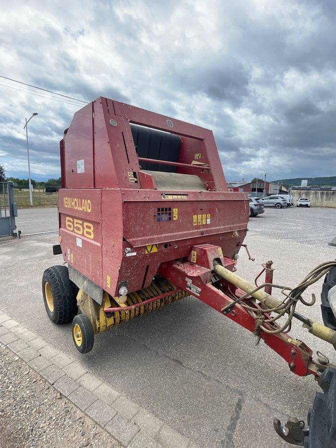 E-FARM: New Holland 658 - Πρέσσα - id RBBBKLJ - 4.800 € - Χρονία: 1999 - Συνολικός αριθμός παραχθέντων δεμάτων: 17.000,Γαλλία